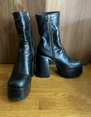 Princess Polly black boots thumbnail 1