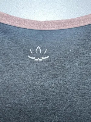 Beyond Yoga Contrast High Neck Sports Bra - Black‎ & Dusty Rose Trim thumbnail 3