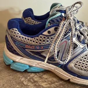New Balance 860 V3 Running Sneakers Women’s Size 9 Silver Blue thumbnail 4