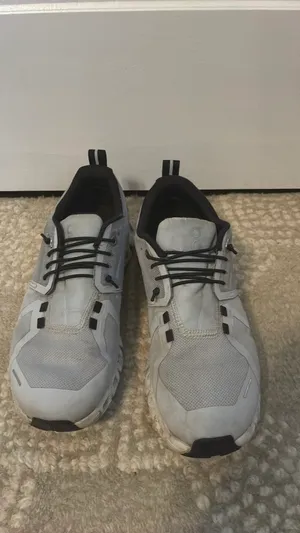On Cloud Shoes thumbnail 3