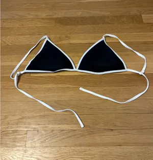 Abercrombie & Fitch Triangle Bikini Top thumbnail 3