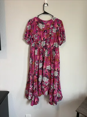 Asymmetrical Pink Floral Midi Dress with Short Sleeves and button front MP thumbnail 6
