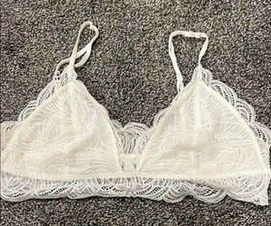 Aritzia bra thumbnail 1