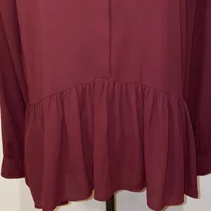LOFT Burgundy Ruffle Peplum Hem Long-Sleeve Blouse Size Medium thumbnail 8