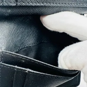 Marc Jacob’s small zip wallet EUC thumbnail 6