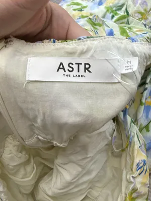 ASTR The Label Tie Strap Tiered‎ Maxi Dress Size Medium Cream Blue Floral thumbnail 4