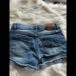 Lucky Brand denim “Riley Shorts” size 12 thumbnail 3