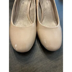 Lifestride Velocity 2.0 Josie Tan Beige Patent Classic Low 2" Chunky Heels 6 EUC thumbnail 2