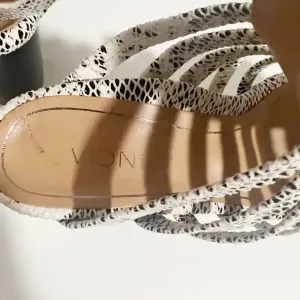 VIONIC Sami Snakeskin Heels in Black and White‎ size 5 thumbnail 6