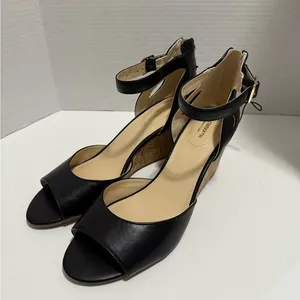 Liz Claiborne Octavia Black Heeled Wedge Sandal NWT Size 11 thumbnail 1
