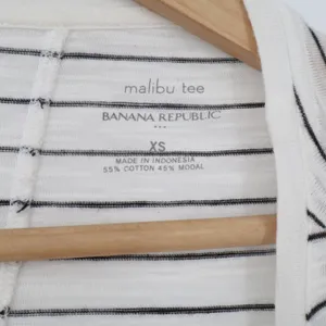 Banana Republic Long Sleeve Womens XS Malibu Tee White Striped Curved Hem EXCL thumbnail 2