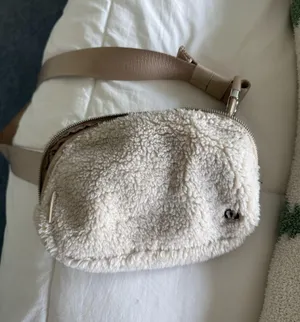 Lululemon Sherpa Belt Bag thumbnail 1