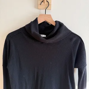 Aritzia TNA Thermal Waffle Knit Cowl Neck Top Size XS thumbnail 3
