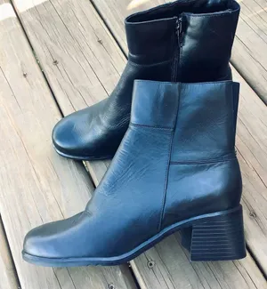 Genuine leather booties on medium heels 🖤🖤🖤 Black Size 9.5 thumbnail 1