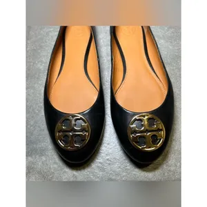 Tory Burch Black Leather Gold Logo Slip On Ballet Flats Women’s Shoe Size 8 thumbnail 3