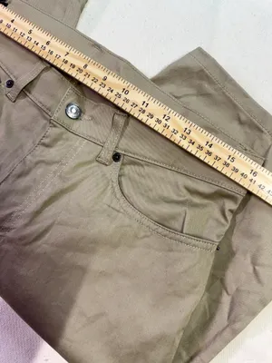 Oakley NWT Men’s Khaki Pocket Shorts  thumbnail 6