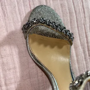 Badgley Mischka Jewel Size 6.5 Silver Jeweled Chunk Heels thumbnail 13