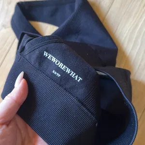 Black V-Neck Seamless Bralette thumbnail 3