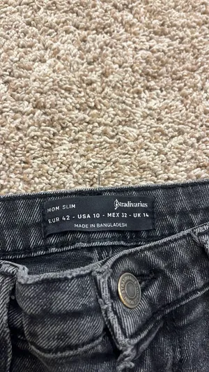 Stradivarius Black Mom Jeans thumbnail 3
