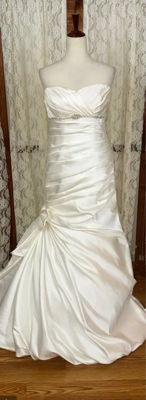 Gorgeous New David’s Bridal Strapless Ruched Satin Wedding Gown thumbnail 1