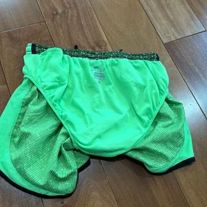 Nike‎ Dri-FIT Tempo Running Shorts Womens Neon Green Black Geometric XS thumbnail 5