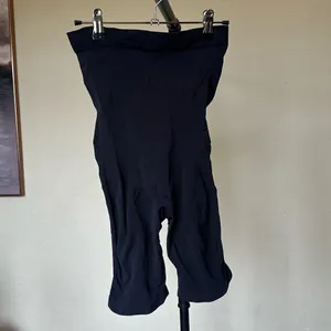 NEW SKIMS SCULPTING SHORT ABOVE THE KNEE ONYX Size‎ XL thumbnail 2