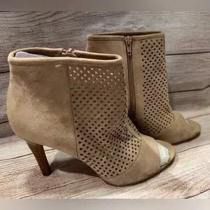 Audrey Brooke Madison Natural Leather Perforated OpenToe Bootie size 10. thumbnail 5