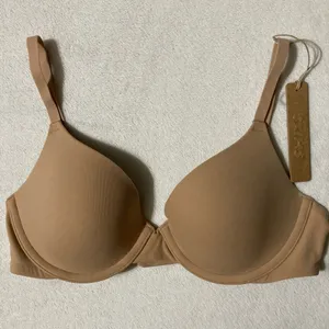 SKIMS Fits Everybody T-Shirt Bra 32B thumbnail 2