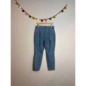 H&M medium wash jeans thumbnail 2