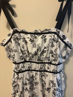 Indulge Dress Floral Women’s white and black textured fabric thumbnail 5