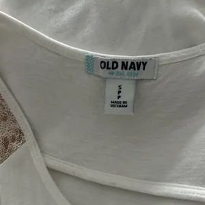 Old Navy Tank Top‎ with Sequin Detail Sz SM thumbnail 5