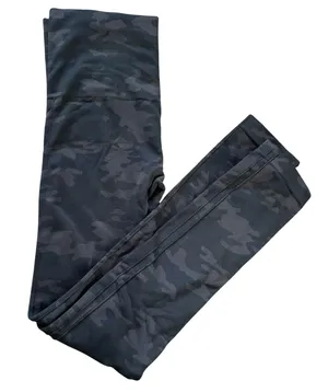 Spanx Look At Me Now Seamless Blue Camo Leggings Sz M Shaping‎ thumbnail 1