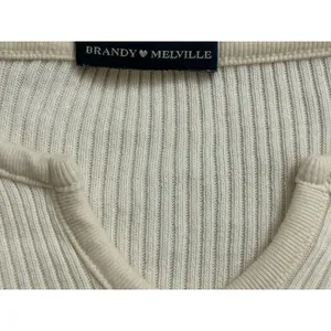 Brandy Melville Ribbed Cut Out Neck Crop Sweater Cream Size 4 Preppy Classic thumbnail 3