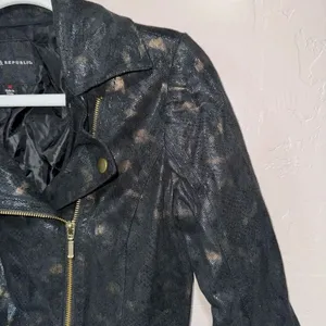 Rock & Republic Snake Prink Faux Leather Metallic Black & Gold Jacket Size Mediu thumbnail 2