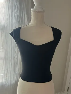 Hollister Top thumbnail 1