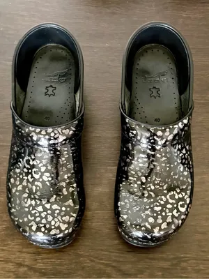 Dansko Professional Clogs Pewter Leopard Patent Leather Shoes Womens 40 9.5-10 thumbnail 6
