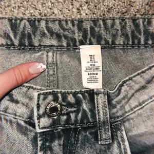 H&M Grey Denim Straight Leg Jeans thumbnail 4