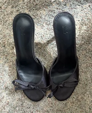 Black SHEIN heels  thumbnail 1