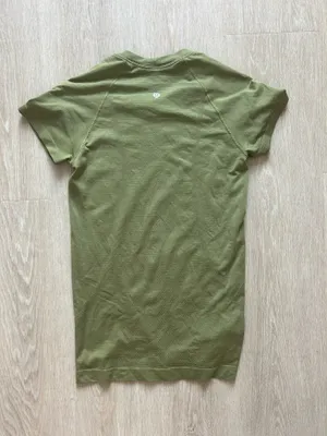 lululemon athletica swiftly tech size 4 -like new thumbnail 3