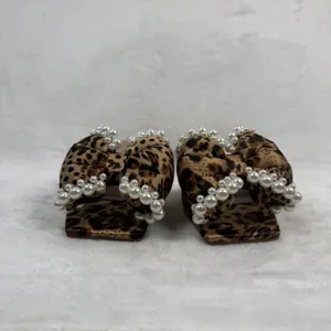 Betsey Johnson Womens Leopard Print Pearl Bow Square Toe Flat Slide‎ Sandals 5 thumbnail 4
