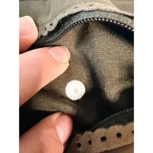 Short lululemon women sz 6 thumbnail 5