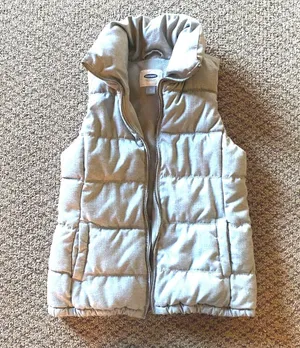 Old Navy ‼️ Grey Puffer Vest‼️ thumbnail 1