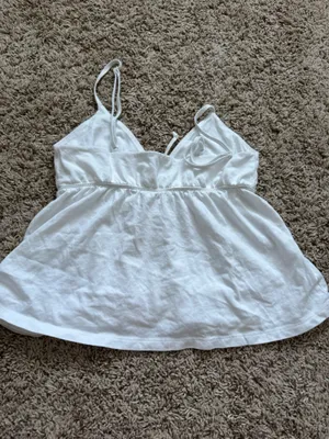 Aritzia white top thumbnail 2