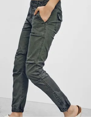 Aritzia TNA HEROIC PANT Cuffed Cargo Black Joggers Pants Size 2 thumbnail 1