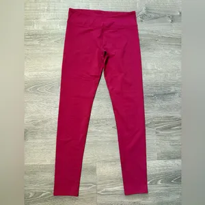 •FABLETICS• DARK PINK LEGGINGS thumbnail 2