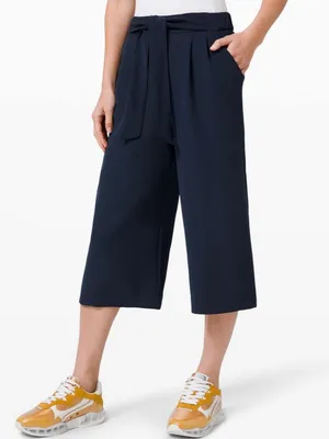 Lululemon Noir Crop Tie Waist Wide Leg Pants True Navy‎ Size 6 thumbnail 1