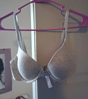 PINK Victoria's Secret wear everywhere t-shirt bra in gray and pink size 32C. thumbnail 1