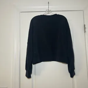 Lululemon Perfectly Oversized Cropped Crew Softstreme black women's 10 lounge thumbnail 4
