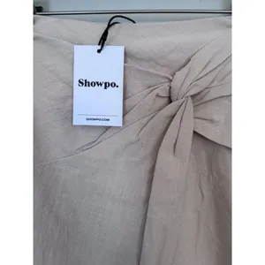 Showpo Kiandra Wrap Mini Skirt Womens Sz 4 Beige Knot Detail Side Zip Lined NWT thumbnail 4