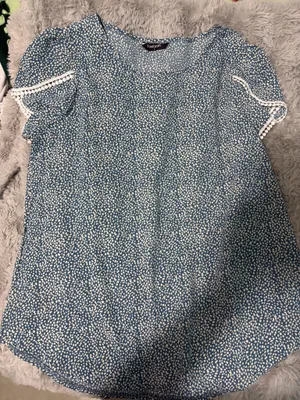 Blue spotted tee with lace sleeves thumbnail 1
